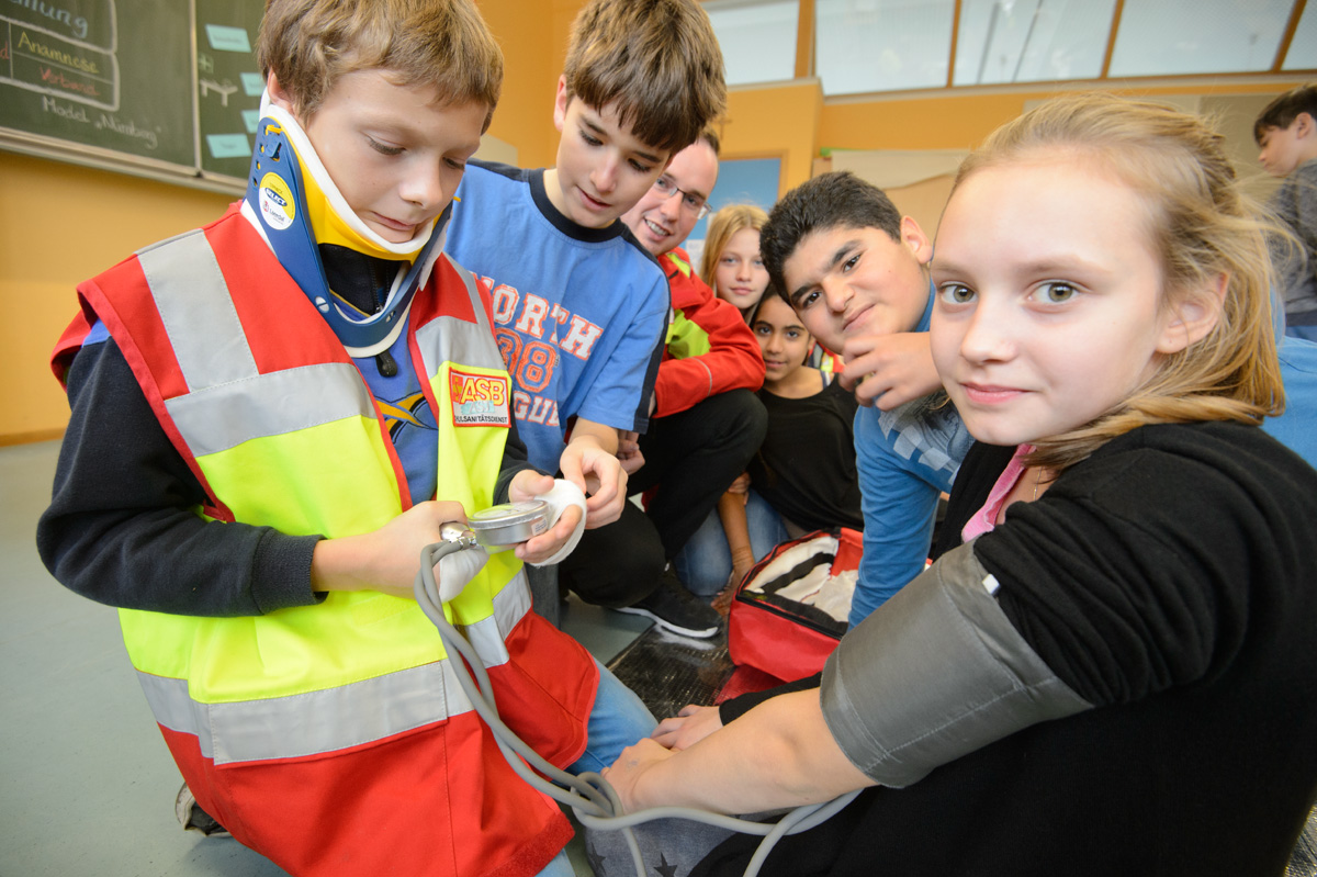 Eine ganze Schule lernt Erste Hilfe