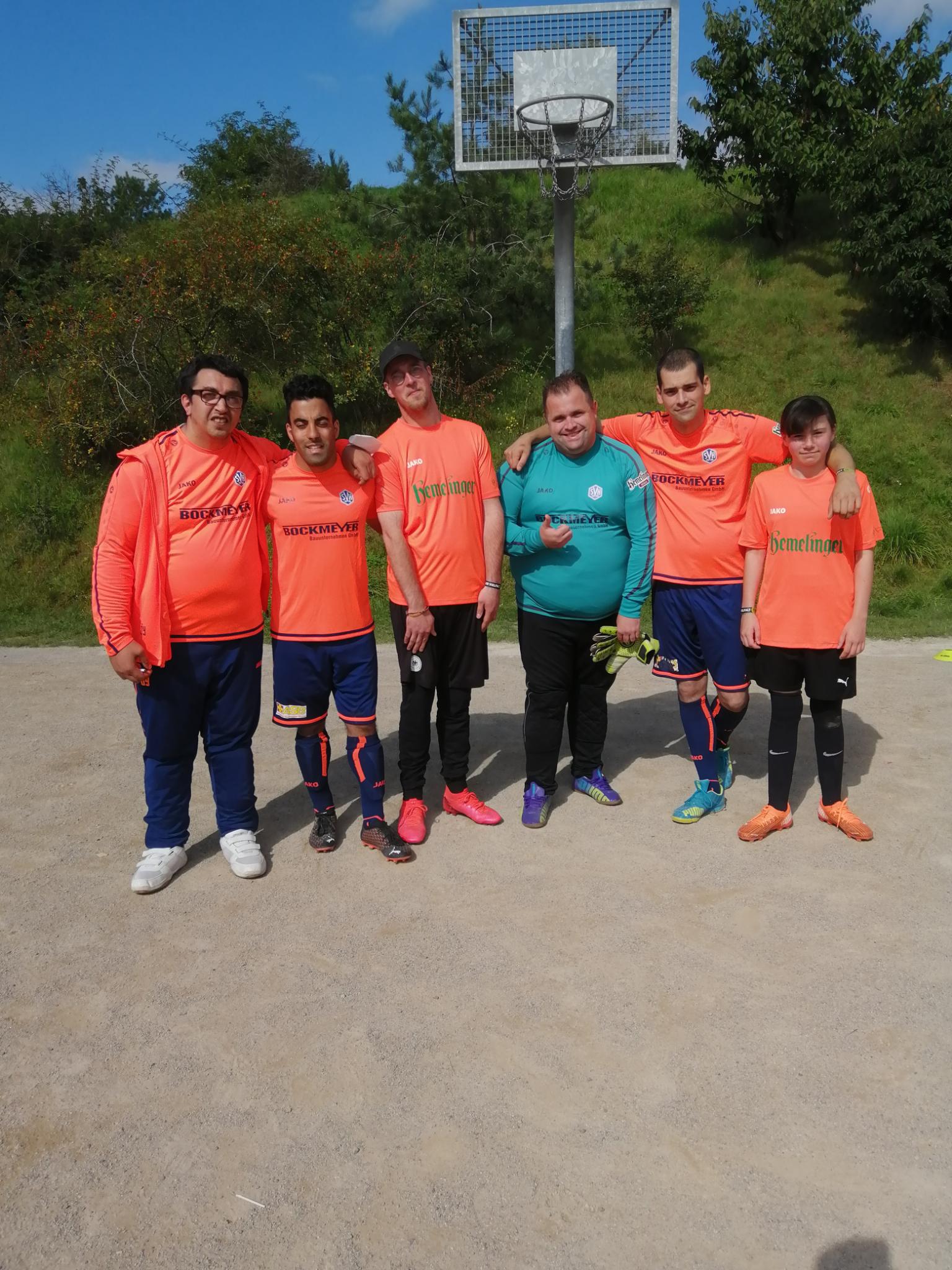 „Und da ist das Ding!“ - Das Inklusionsteam der SV Hemelingen und des ASB Bremen gewinnt den HEVIE-Cup