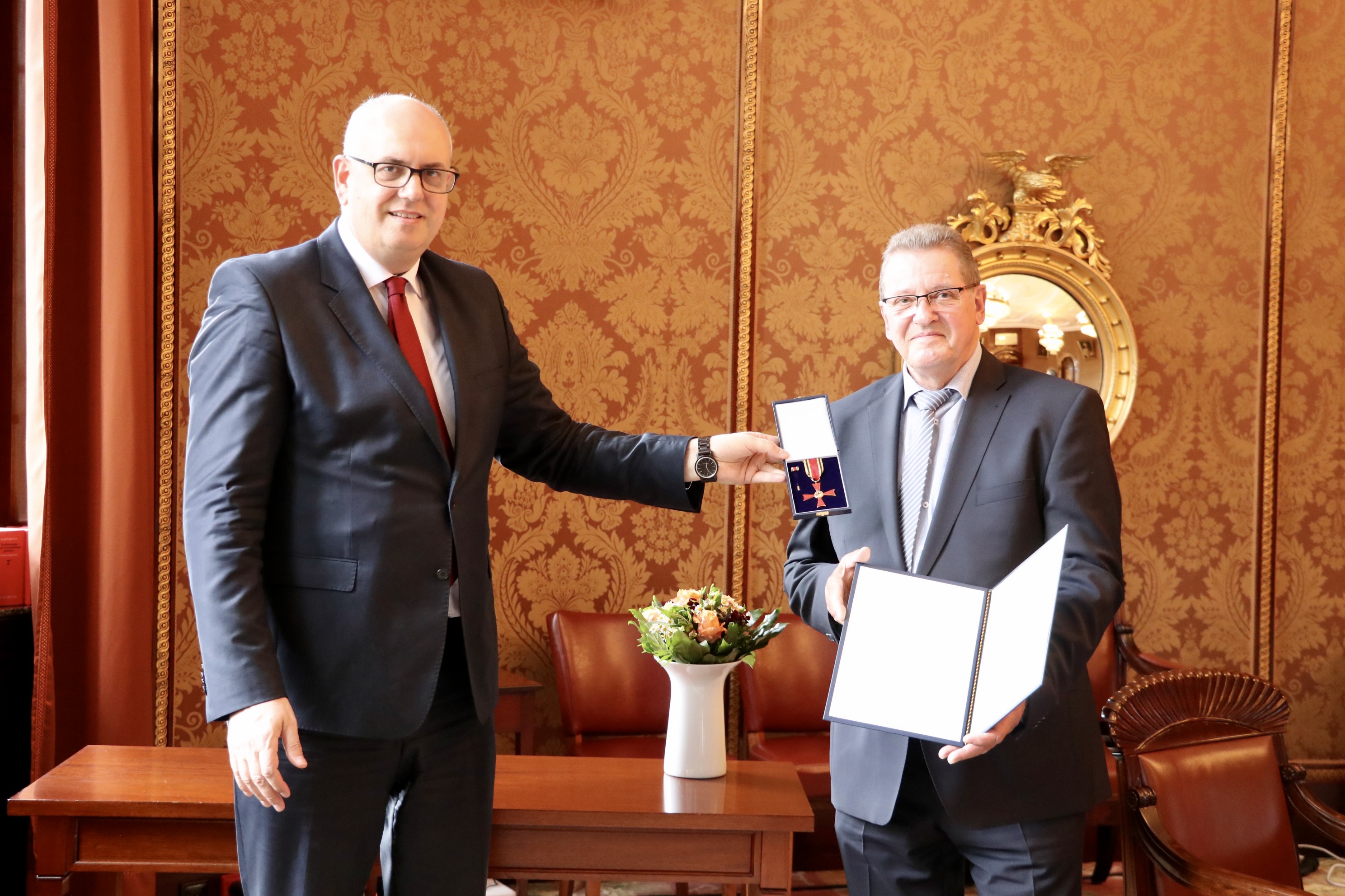 Verleihung des Bundesverdienstkreuzes an ASB-Ehrenpräsident Lothar Remme