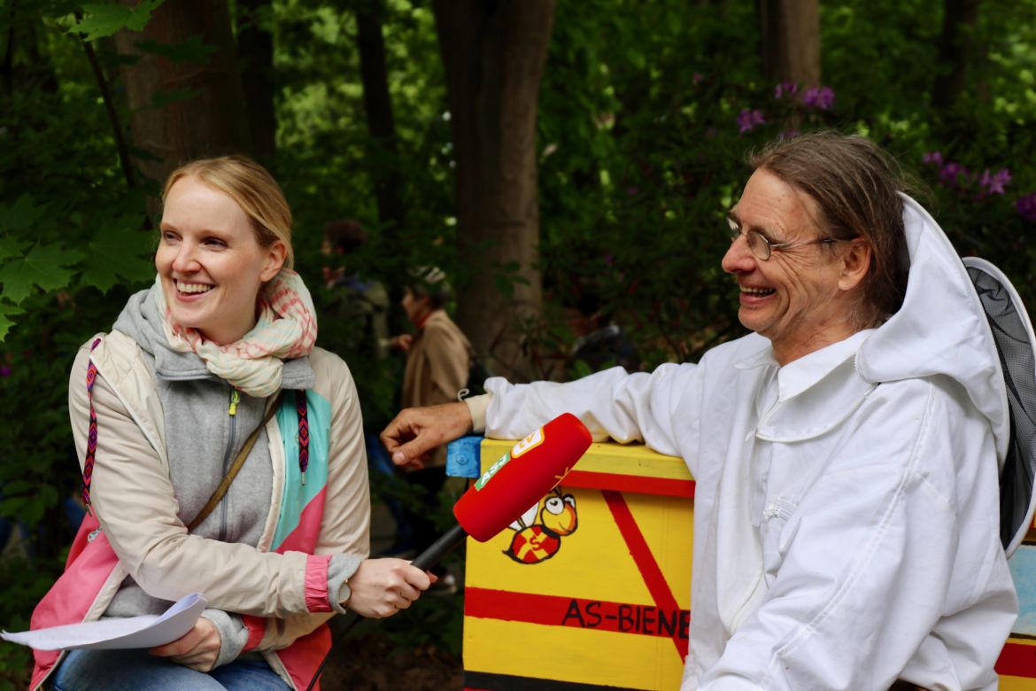 ASBienen: Königin Samarienchen und ihr Volk beziehen ihr neues Zuhause!